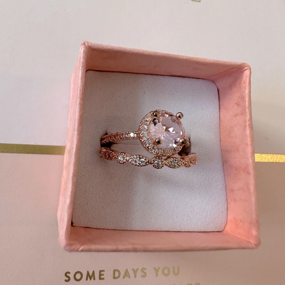 NWT Beautiful Champagne Pink and Rose Gold ring set - Picture 2 of 4